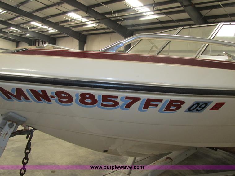 image for item 4055 1986 Conroy Glastron boat