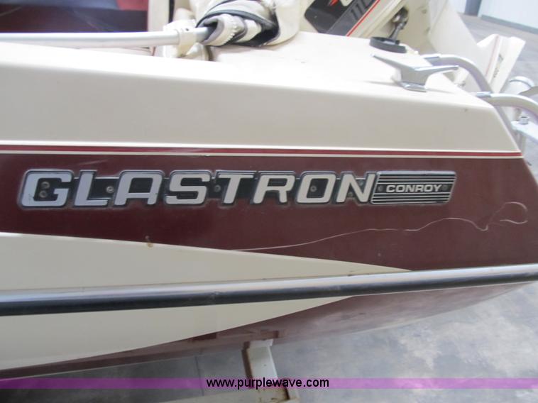 image for item 4055 1986 Conroy Glastron boat