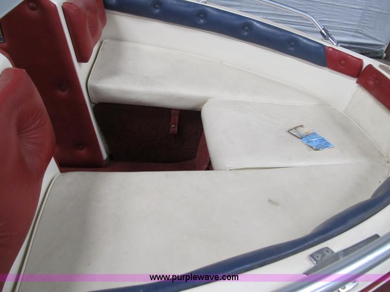 image for item 4055 1986 Conroy Glastron boat