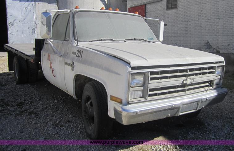 image for item 4361 1988 Chevrolet R30 flatbed pickup truck