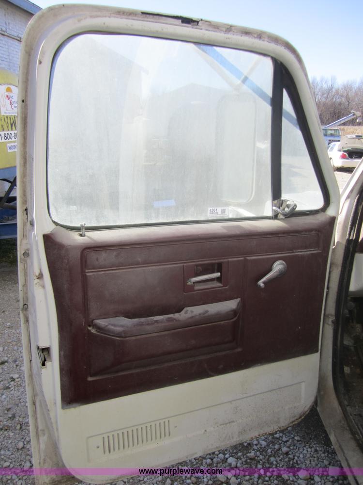 image for item 4361 1988 Chevrolet R30 flatbed pickup truck