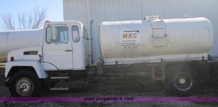 image for item 4362 1987 Mack CS250P semi truck