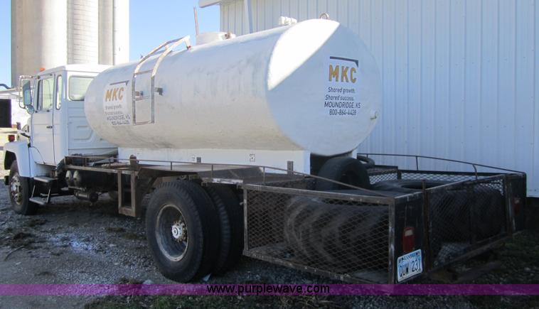 image for item 4362 1987 Mack CS250P semi truck