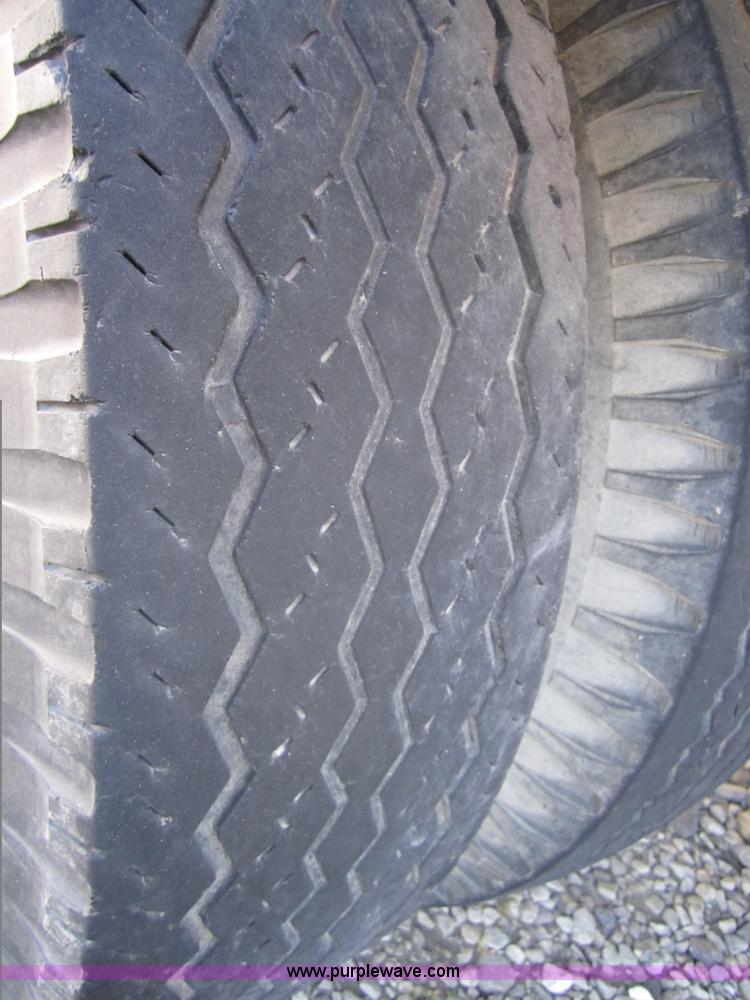 image for item 4362 1987 Mack CS250P semi truck