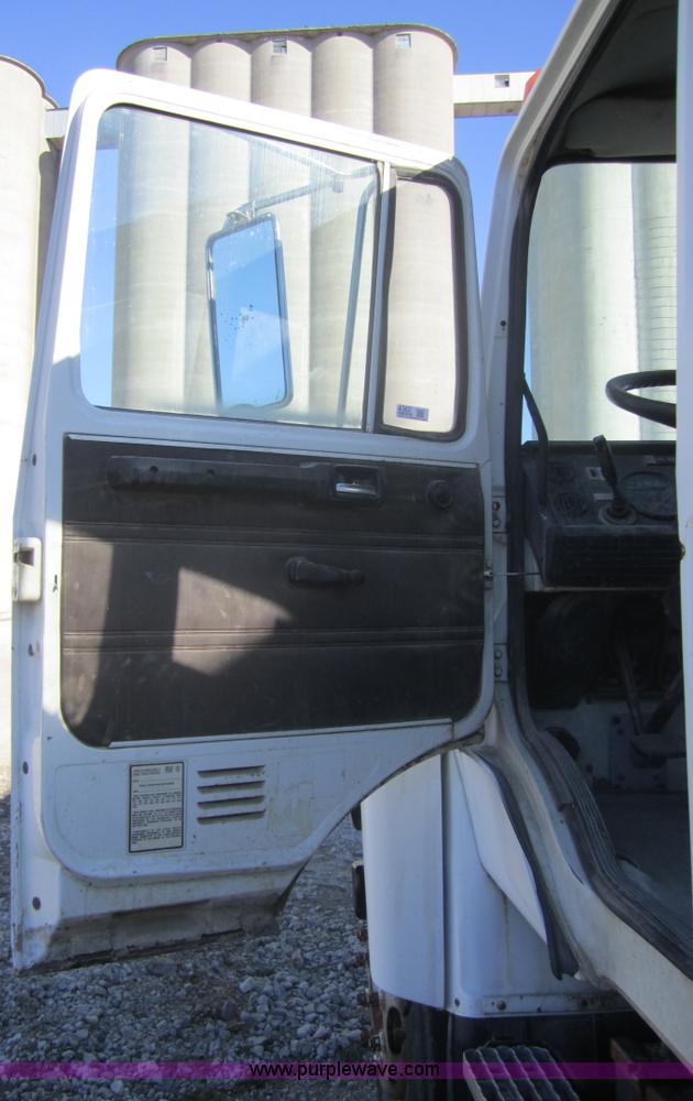 image for item 4362 1987 Mack CS250P semi truck