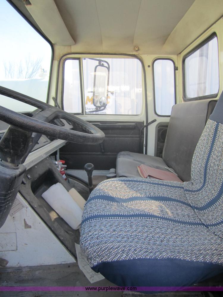 image for item 4362 1987 Mack CS250P semi truck