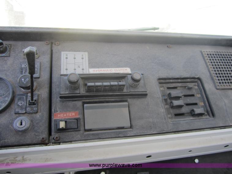 image for item 4362 1987 Mack CS250P semi truck