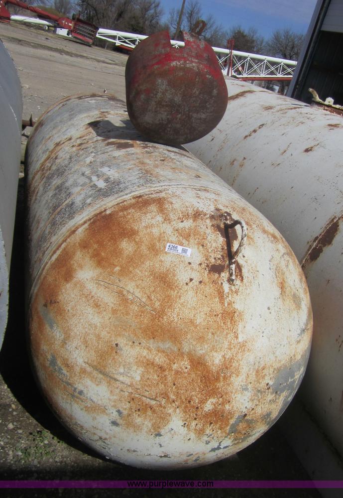 image for item 4366 1958 500 gallon propane tank