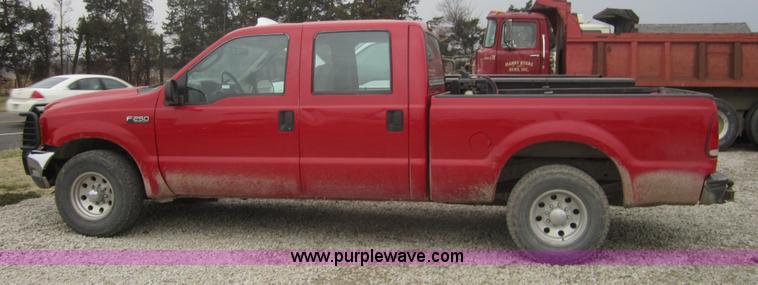 image for item 4372 2004 Ford F250 XLT Super Duty crew cab pickup truck