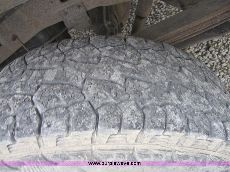 image for item 4372 2004 Ford F250 XLT Super Duty crew cab pickup truck