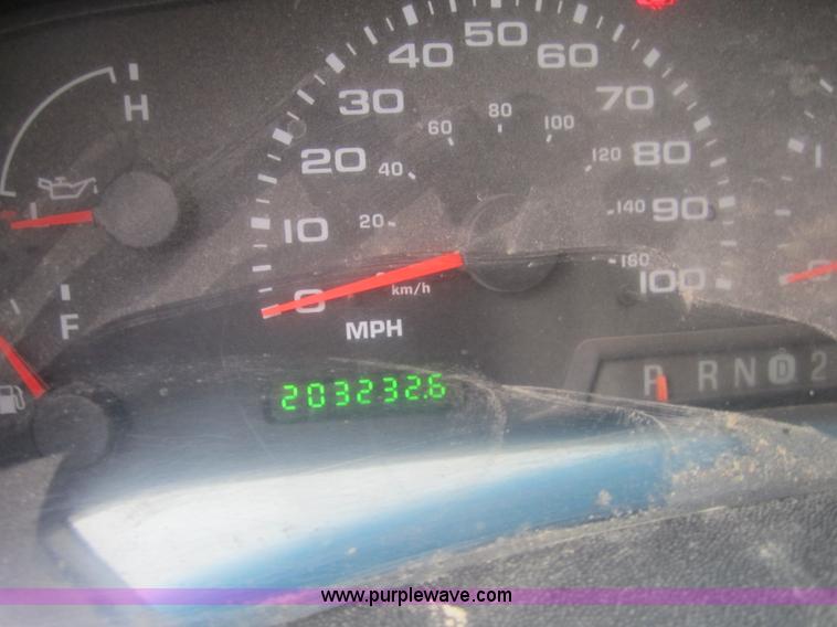 image for item 4372 2004 Ford F250 XLT Super Duty crew cab pickup truck