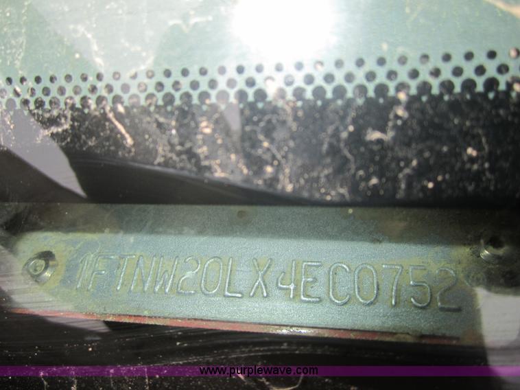 image for item 4372 2004 Ford F250 XLT Super Duty crew cab pickup truck