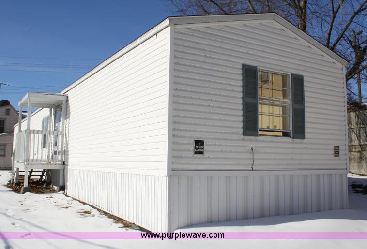 image for item 4790 2000 Belmont mobile home
