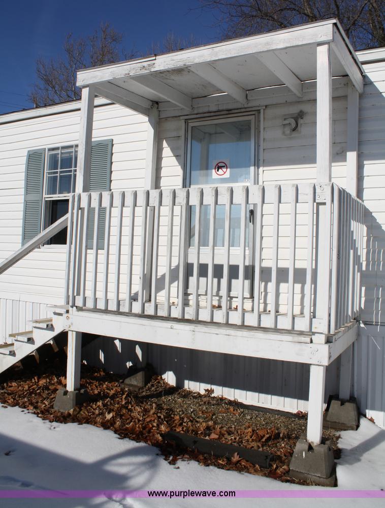 image for item 4790 2000 Belmont mobile home