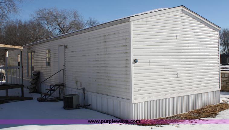 image for item 4790 2000 Belmont mobile home