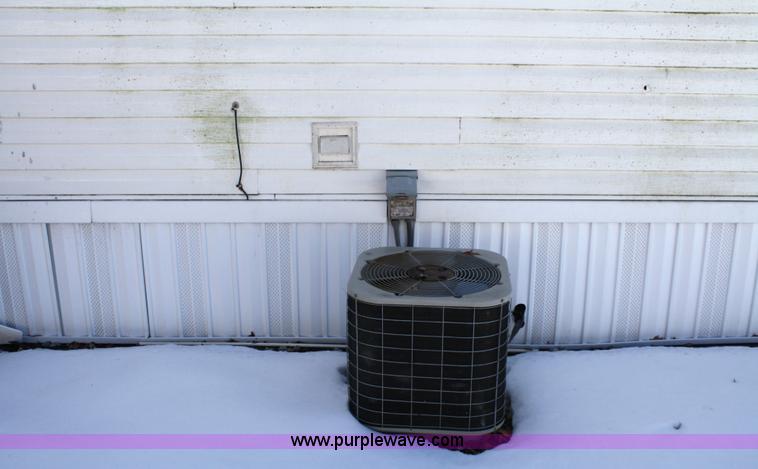 image for item 4790 2000 Belmont mobile home