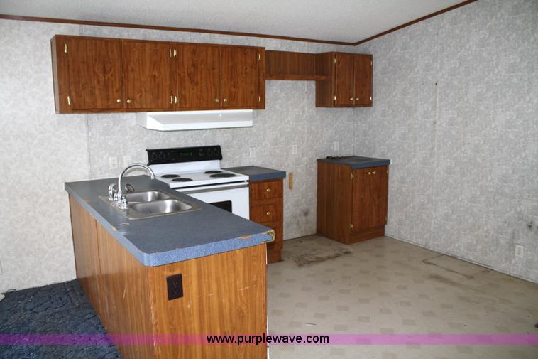 image for item 4790 2000 Belmont mobile home