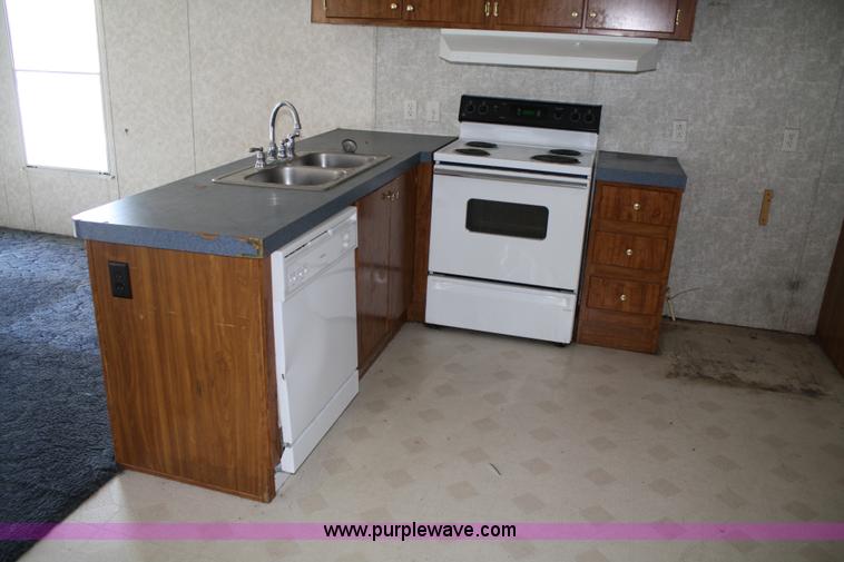 image for item 4790 2000 Belmont mobile home