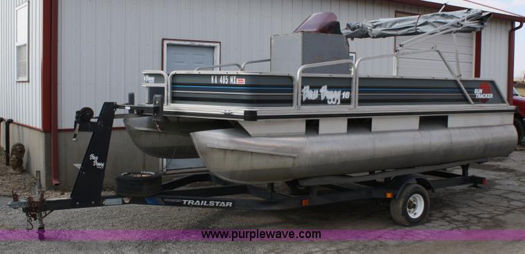image for item 4942 1991 Tracker Bass Buggy pontoon boat