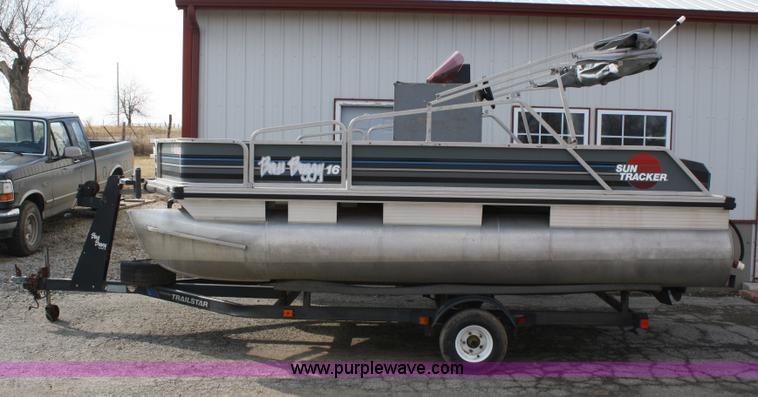 image for item 4942 1991 Tracker Bass Buggy pontoon boat