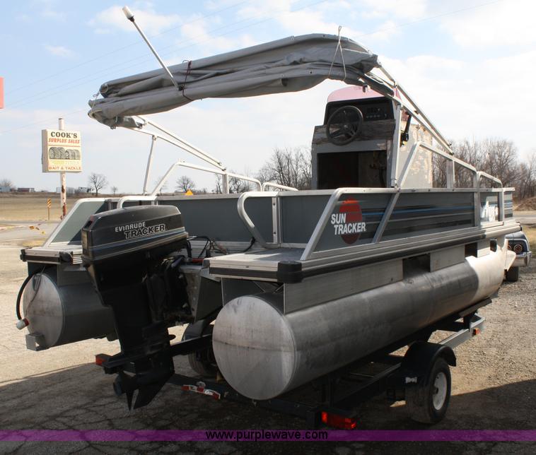 image for item 4942 1991 Tracker Bass Buggy pontoon boat