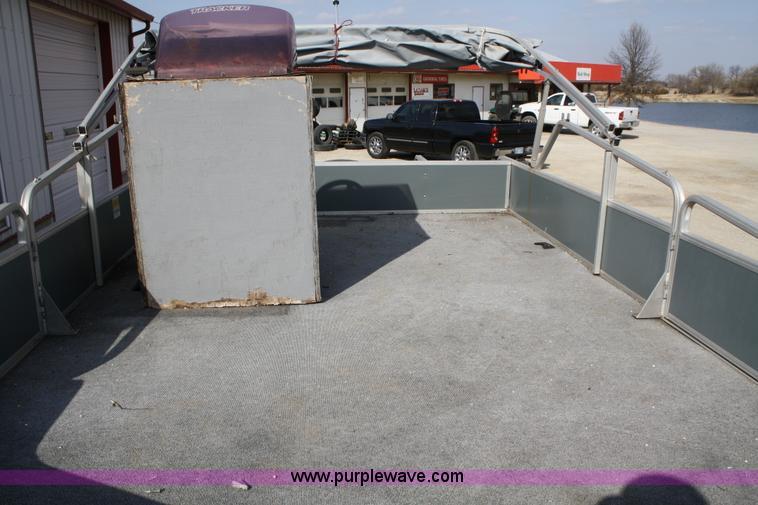 image for item 4942 1991 Tracker Bass Buggy pontoon boat