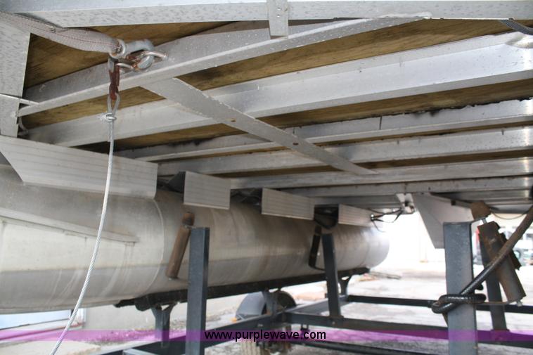 image for item 4942 1991 Tracker Bass Buggy pontoon boat