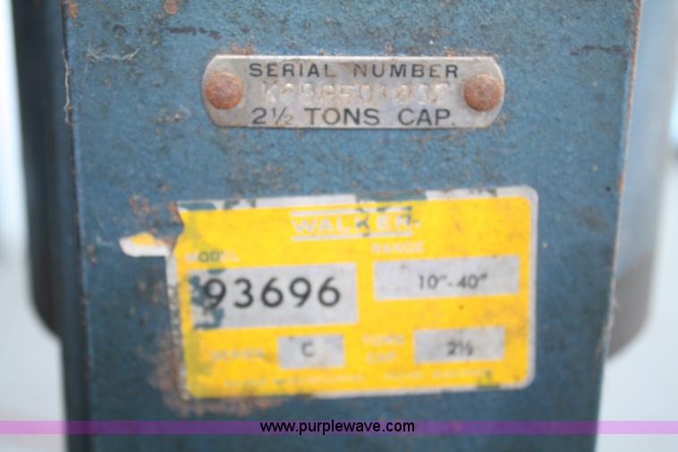 image for item 4967 Walker 5,000 lb pneumatic bumper jack