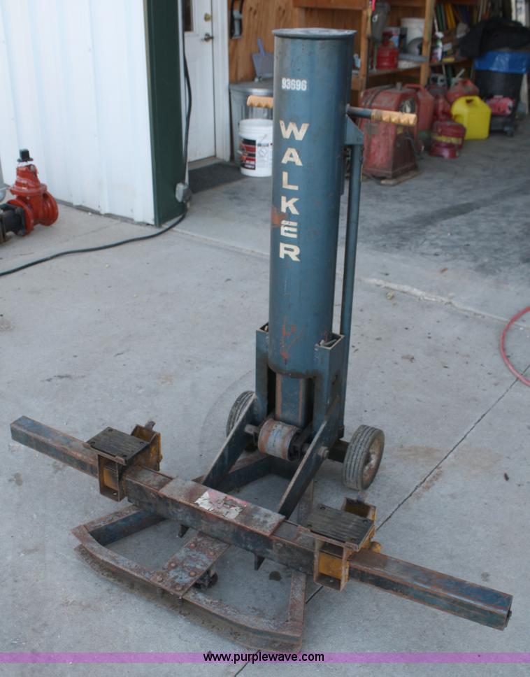 image for item 4967 Walker 5,000 lb pneumatic bumper jack