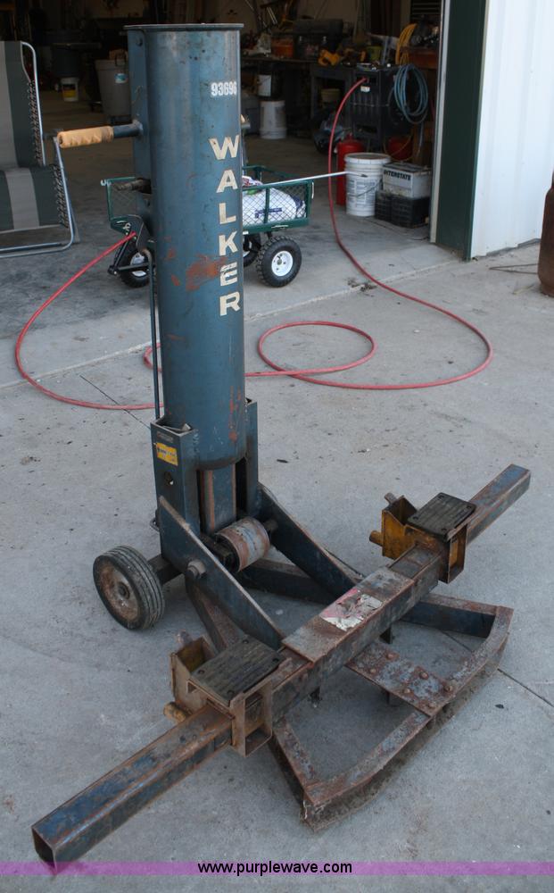 image for item 4967 Walker 5,000 lb pneumatic bumper jack