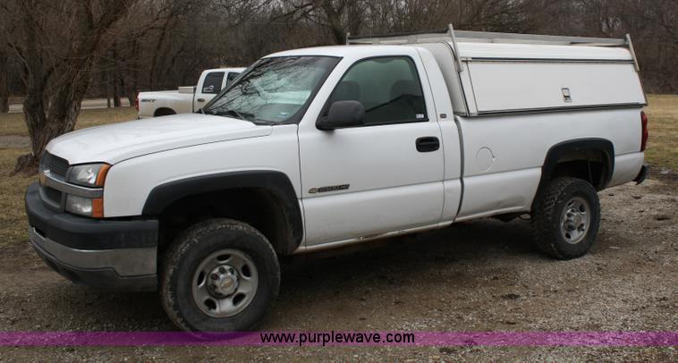 image for item 5068 2004 Chevrolet Silverado C2500 HD pickup truck