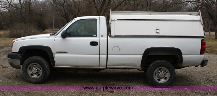 image for item 5068 2004 Chevrolet Silverado C2500 HD pickup truck