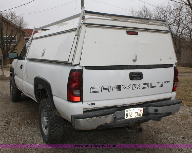 image for item 5068 2004 Chevrolet Silverado C2500 HD pickup truck