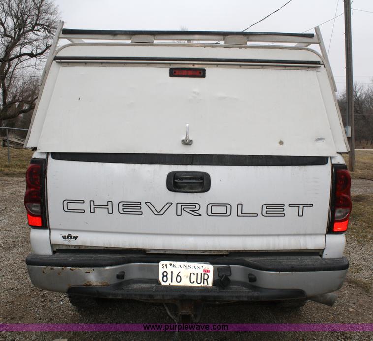 image for item 5068 2004 Chevrolet Silverado C2500 HD pickup truck