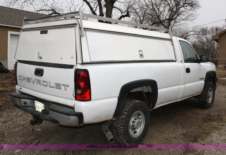 image for item 5068 2004 Chevrolet Silverado C2500 HD pickup truck