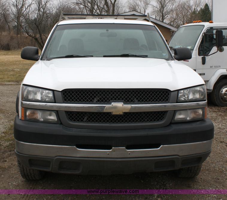 image for item 5068 2004 Chevrolet Silverado C2500 HD pickup truck