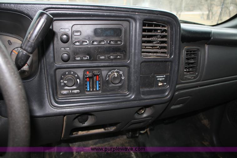 image for item 5068 2004 Chevrolet Silverado C2500 HD pickup truck