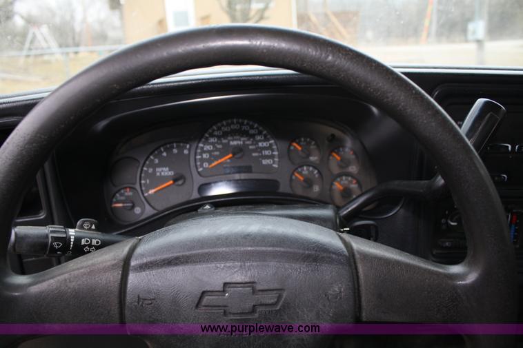 image for item 5068 2004 Chevrolet Silverado C2500 HD pickup truck