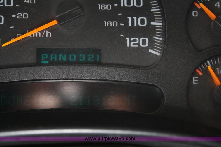 image for item 5068 2004 Chevrolet Silverado C2500 HD pickup truck