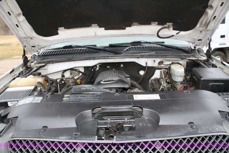 image for item 5068 2004 Chevrolet Silverado C2500 HD pickup truck