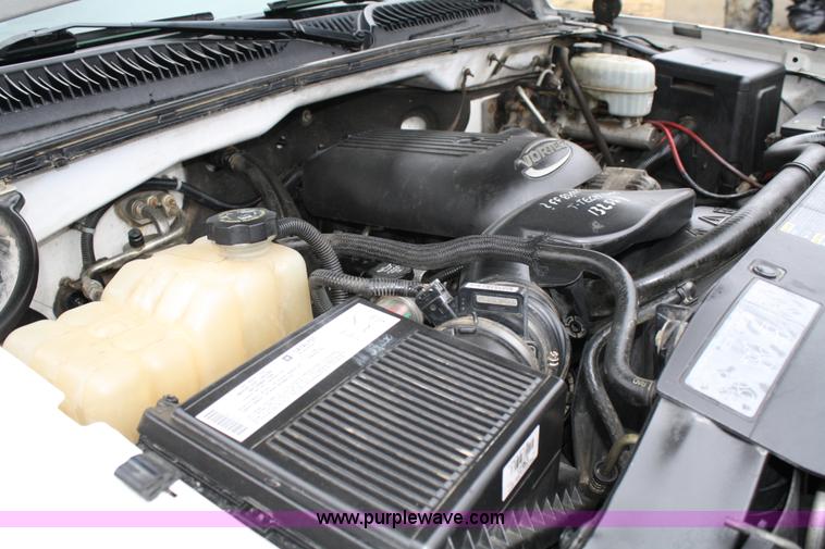 image for item 5068 2004 Chevrolet Silverado C2500 HD pickup truck