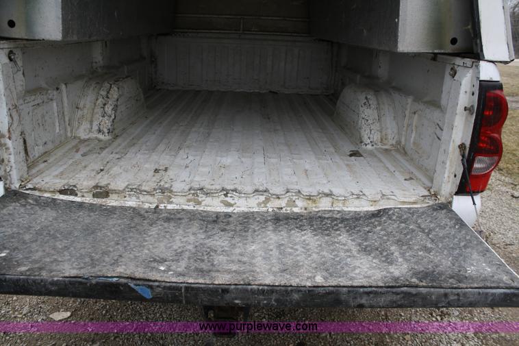 image for item 5068 2004 Chevrolet Silverado C2500 HD pickup truck