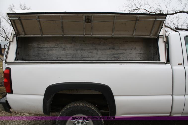 image for item 5068 2004 Chevrolet Silverado C2500 HD pickup truck