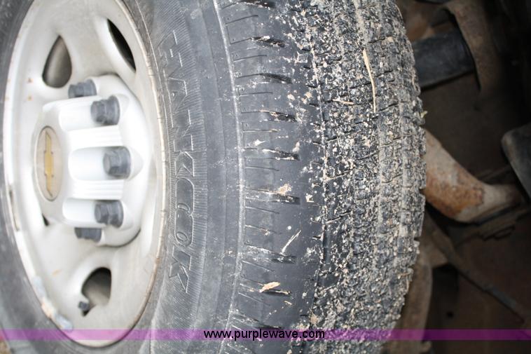 image for item 5068 2004 Chevrolet Silverado C2500 HD pickup truck