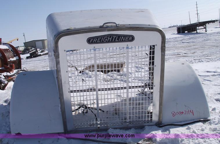 image for item 5466 Freightliner classic hood with grill