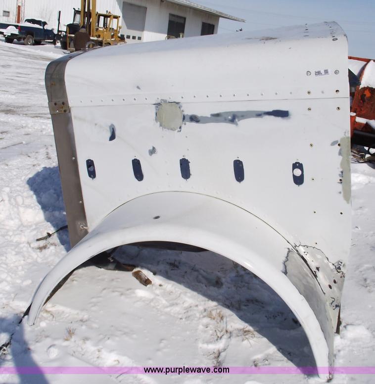 image for item 5466 Freightliner classic hood with grill