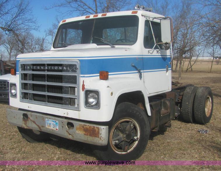 image for item 6865 1979 International semi truck