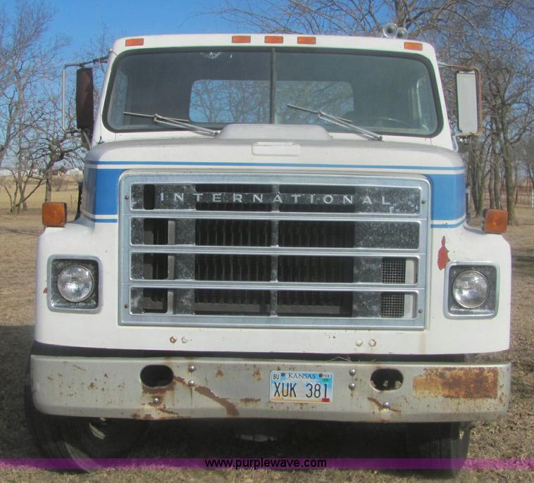image for item 6865 1979 International semi truck