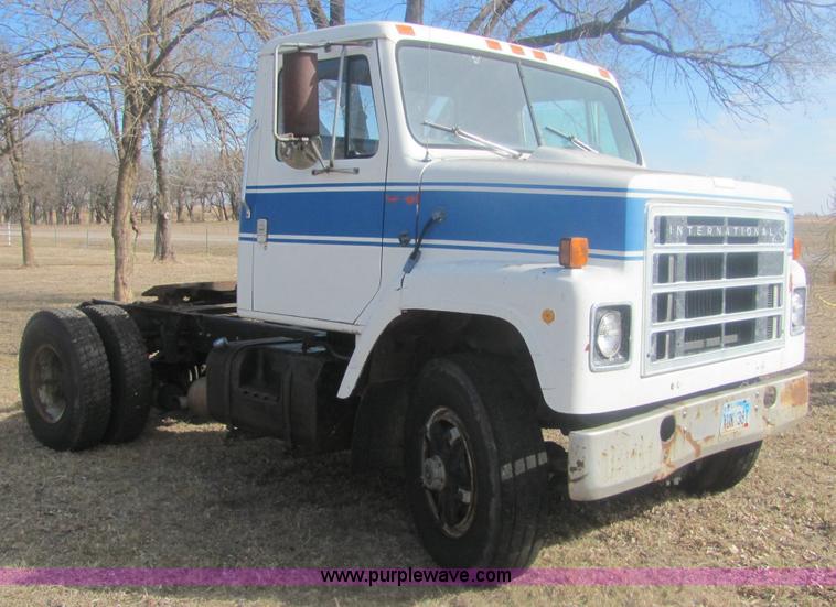 image for item 6865 1979 International semi truck
