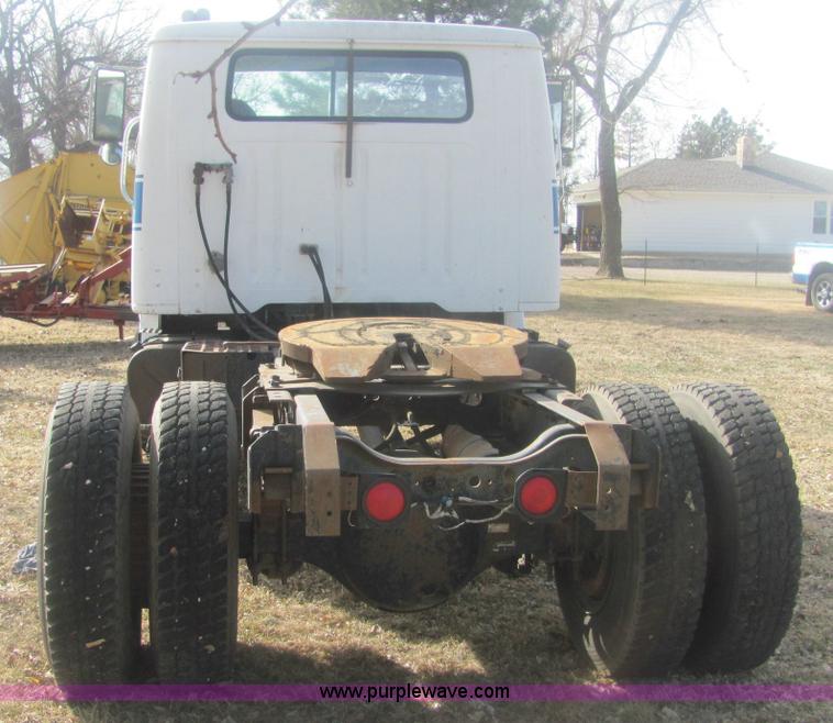 image for item 6865 1979 International semi truck